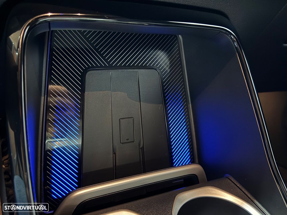 BMW iX2 eDrive20 Pack Desportivo M - 12