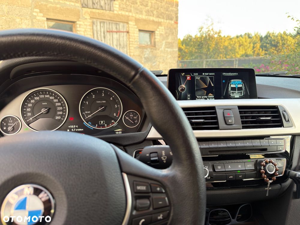 BMW Seria 3 318d - 13