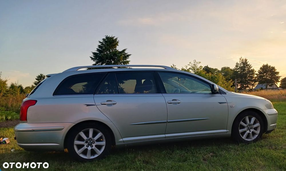 Toyota Avensis - 1