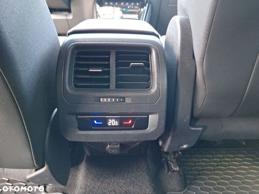 Volkswagen Touran - 31