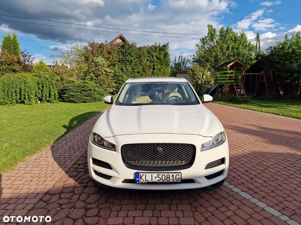 Jaguar F-Pace 30t AWD Prestige - 4