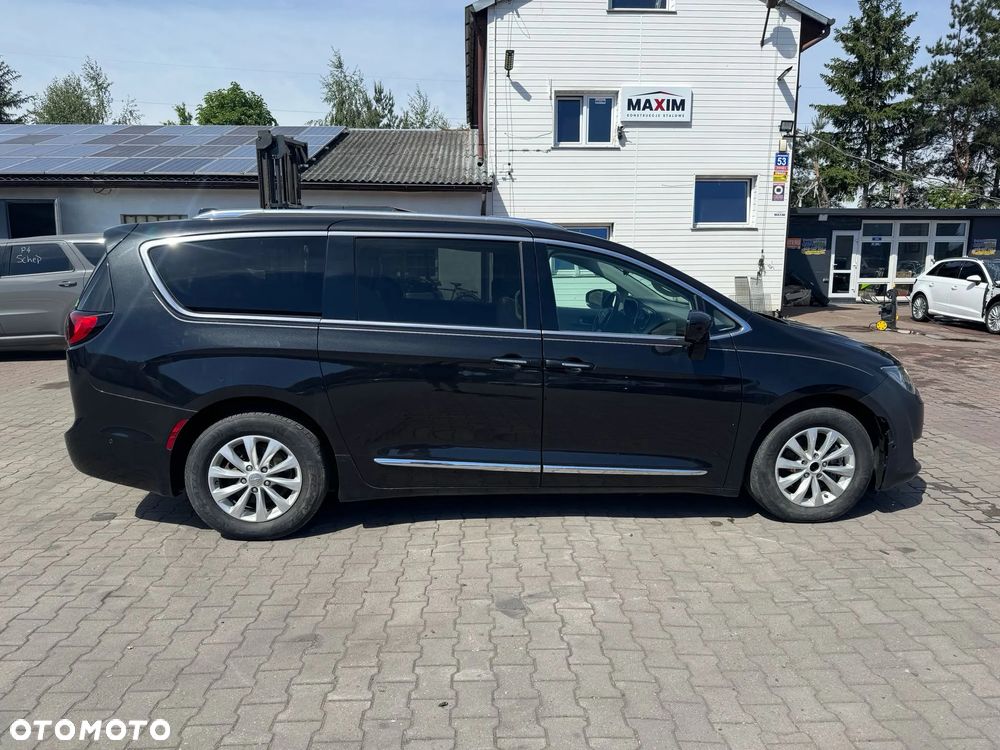 Chrysler Pacifica - 6