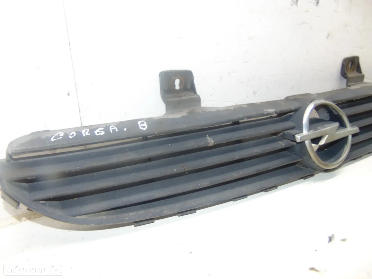 Opel Corsa B grelha - 2