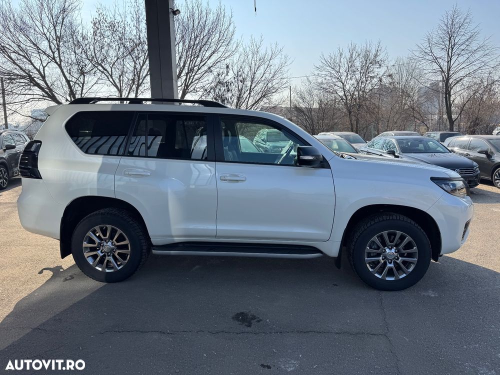 Toyota Land Cruiser 2.8l D-4D 204 CP A/T 7 locuri Luxury AVS Black - 4