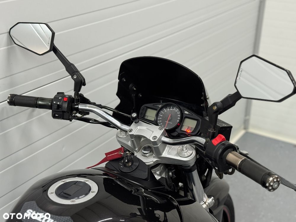 Suzuki GSR - 11