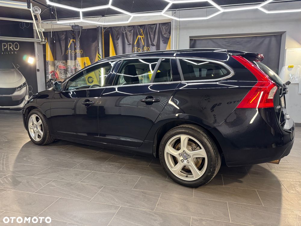 Volvo V60 D4 Momentum - 16