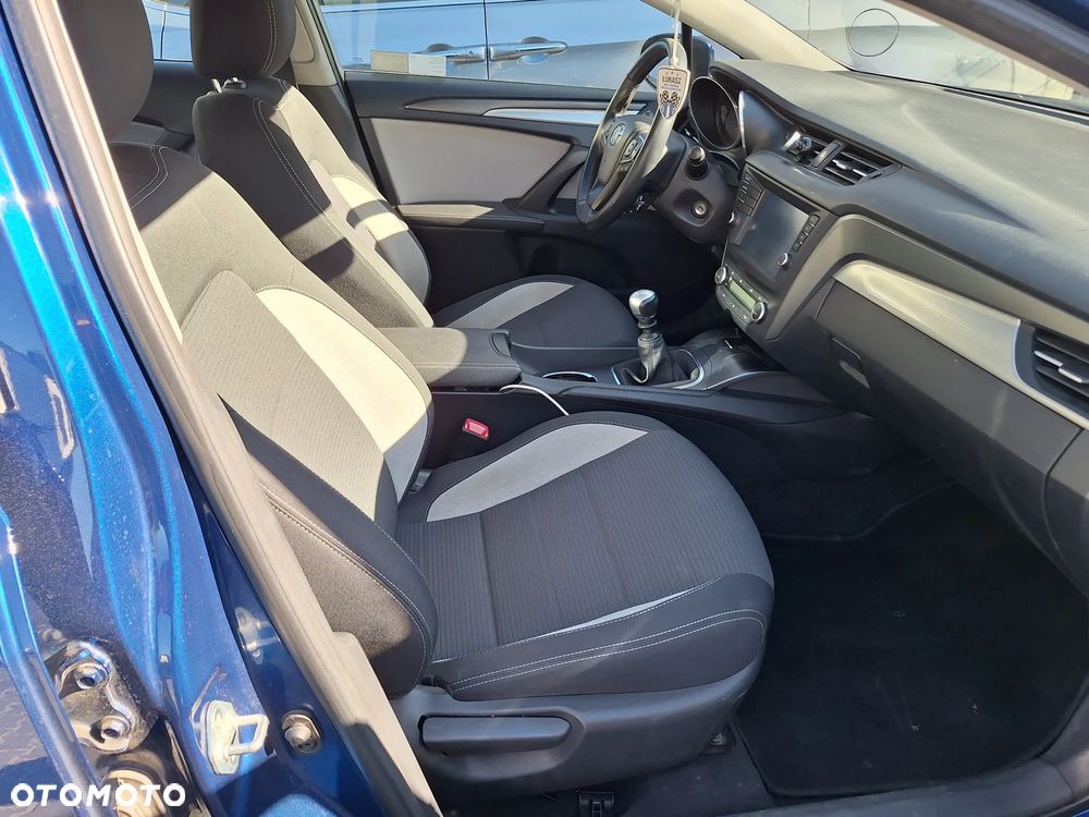 Toyota Avensis 1.8 Premium - 17