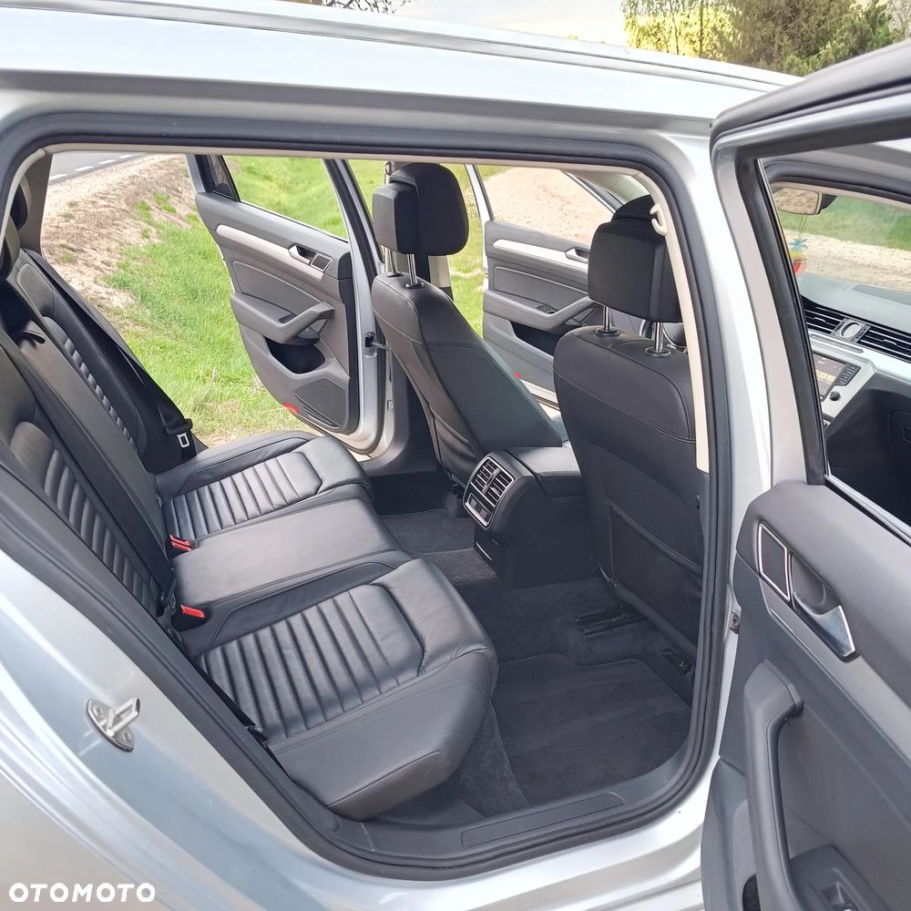 Volkswagen Passat 2.0 TDI (BlueMotion Technology) Highline - 16