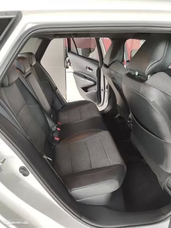 Toyota Corolla Touring Sports 1.8 Hybrid Comfort+P.Sport - 17