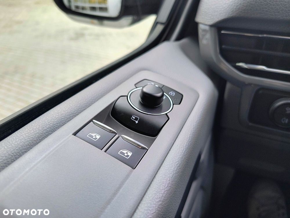 Volkswagen Caravelle - 20
