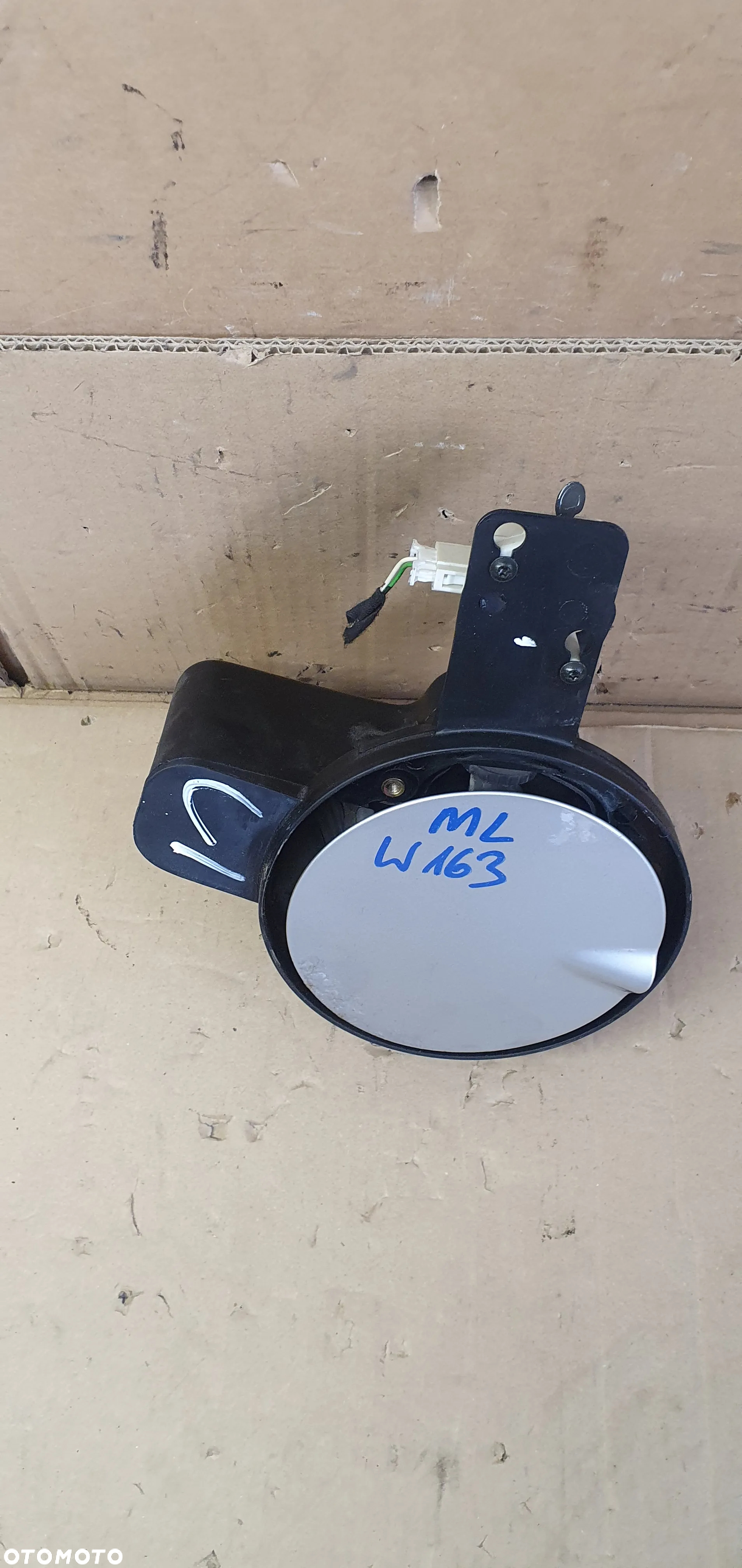 Klapka wlewu paliwa siłownik Mercedes ML W163 A1636300567 A1635842426 - 2