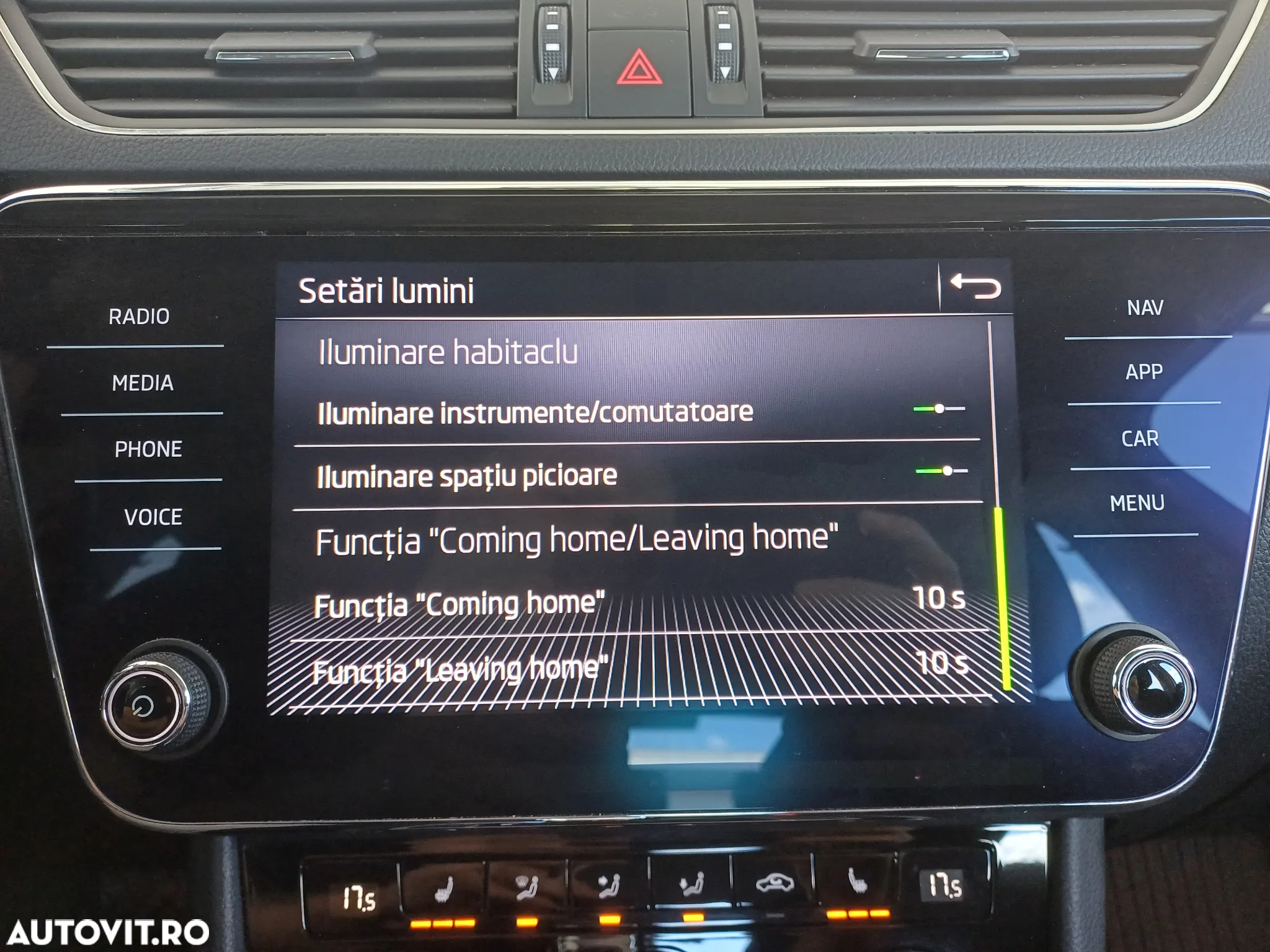 Skoda Superb 2.0 TDI DSG Ambition - 22