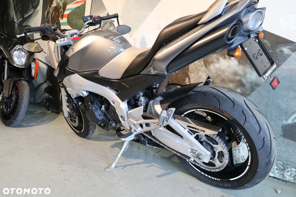Suzuki GSR - 7