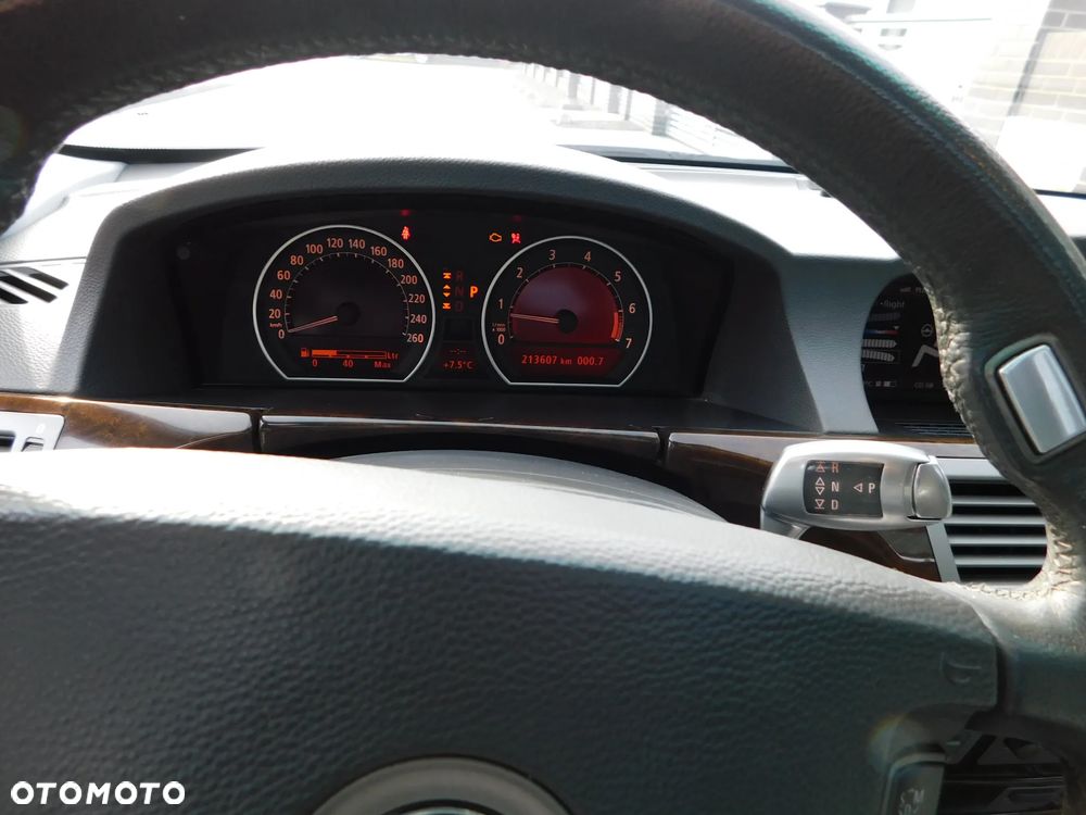 BMW Seria 7 745Li - 11