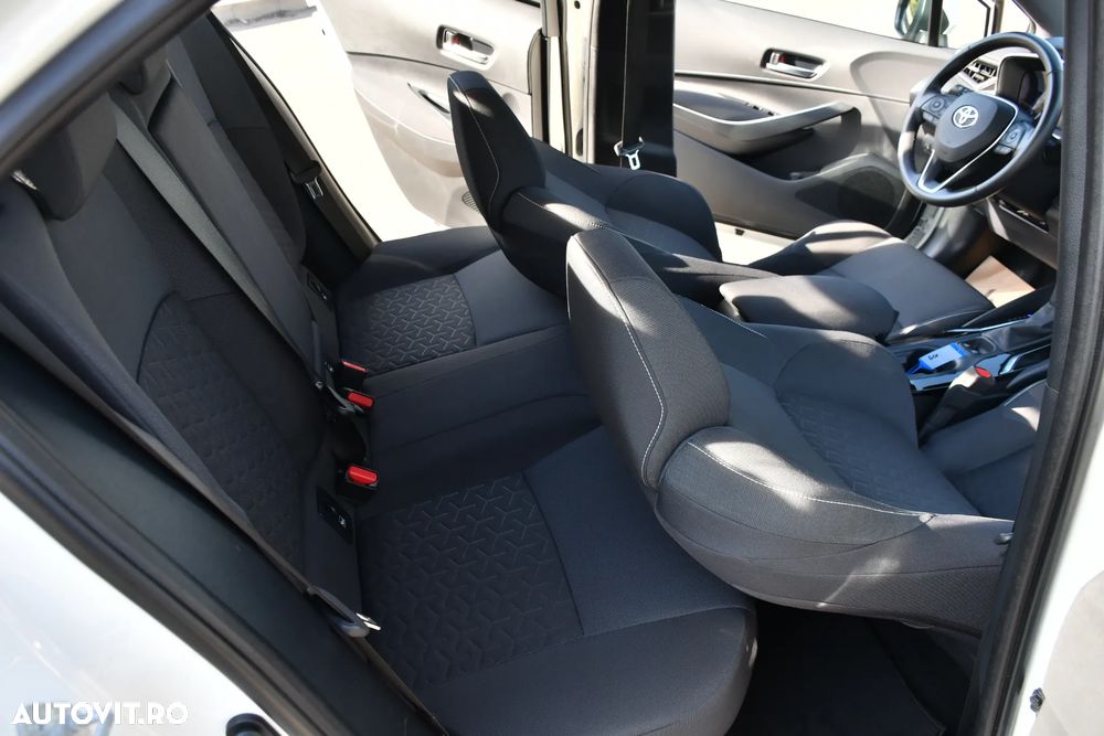 Toyota Corolla 1.8 Business Edition - 27