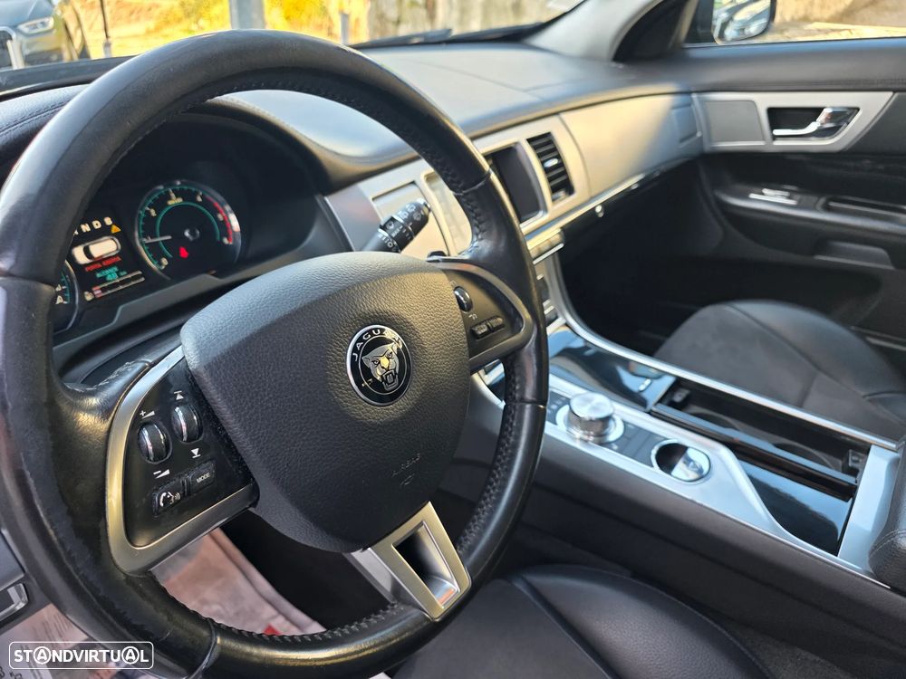 Jaguar XF Sportbrake 2.2 - 11
