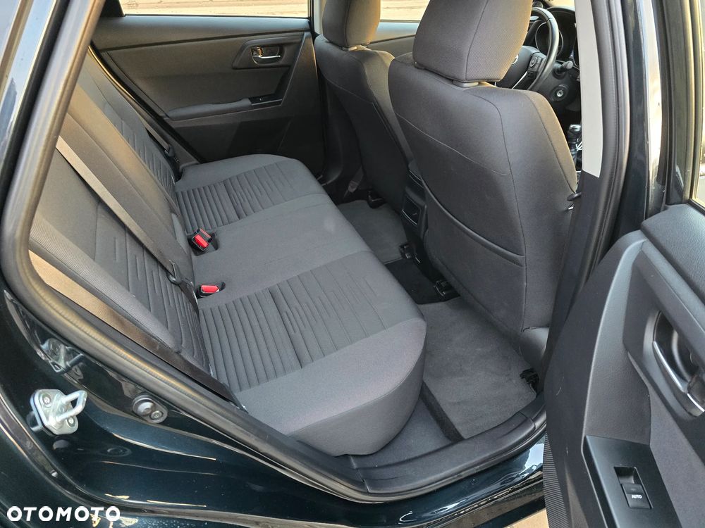 Toyota Auris 1.6 Premium Comfort - 23
