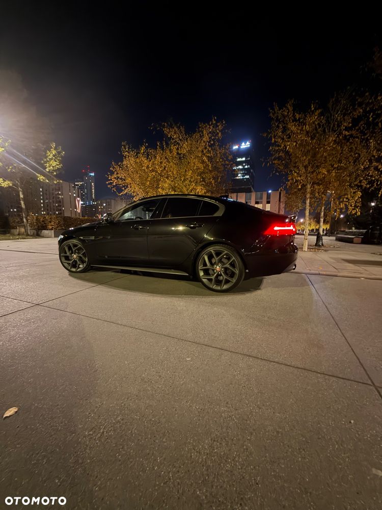 Jaguar XE 2.0 P300 AWD 300 Sport - 21
