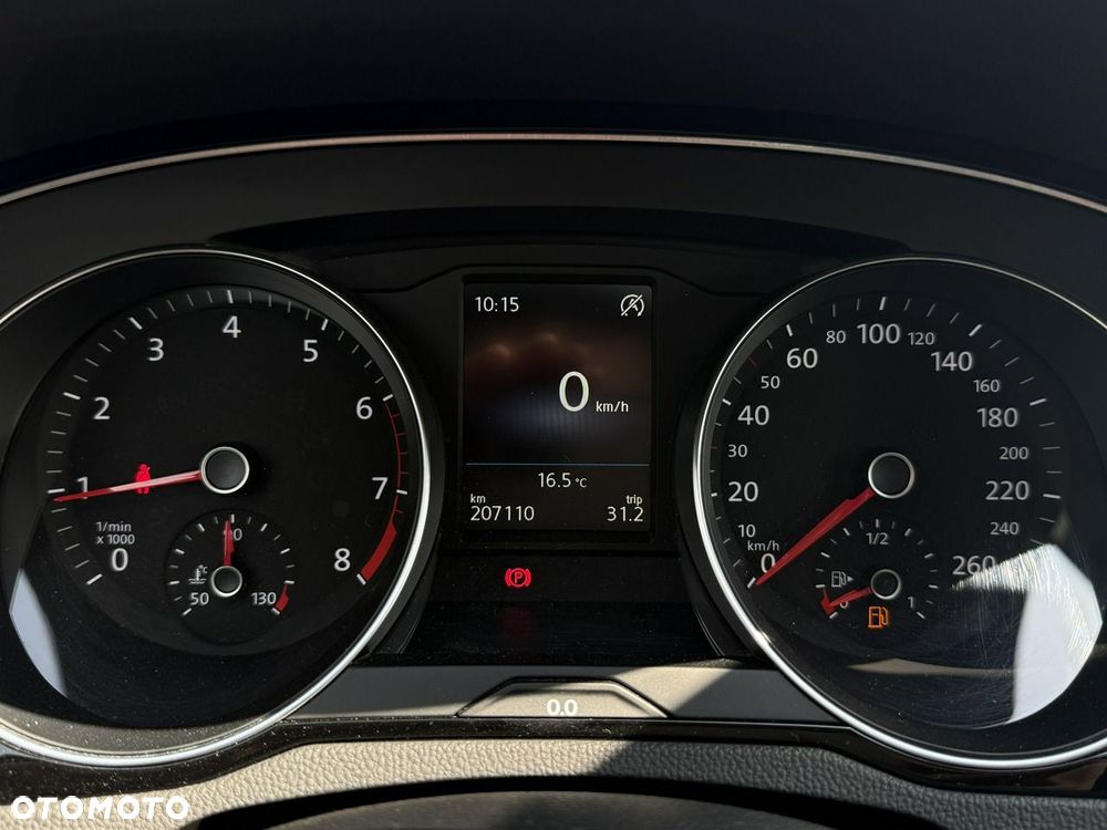 Volkswagen Passat - 21
