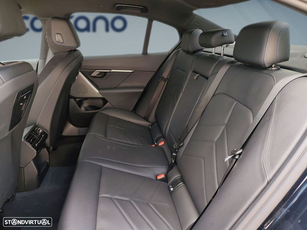 BMW 530 e Pack Desportivo M - 14