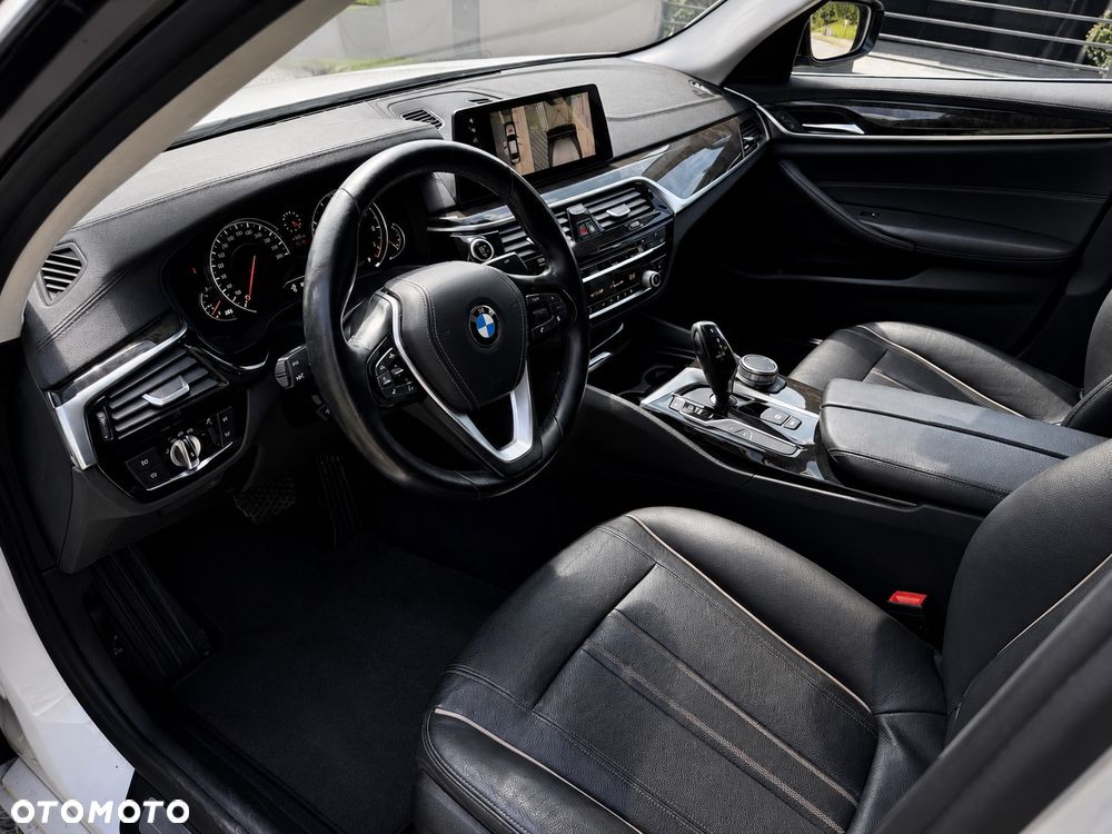 BMW Seria 5 530i Luxury Line sport - 14