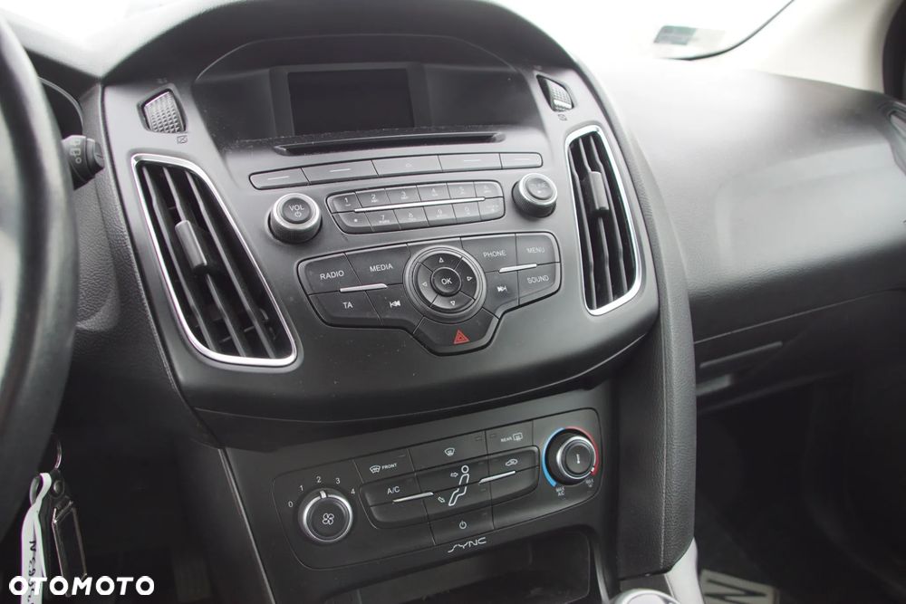 Auto na części - Ford Focus MK3 Lift 1.5 TDCI 95 KM GM5Q-6006-AA AV6R-7F096-GG ZJNC 2019R Silnik Skrzynia Drzwi Maska Błotnik Klapa Zderzak Lusterko Klamka Lampa Szyba Deska Kokpit Sterownik Moduł Czujnik Licznik Wyświetlacz Panel Kierownica - 13