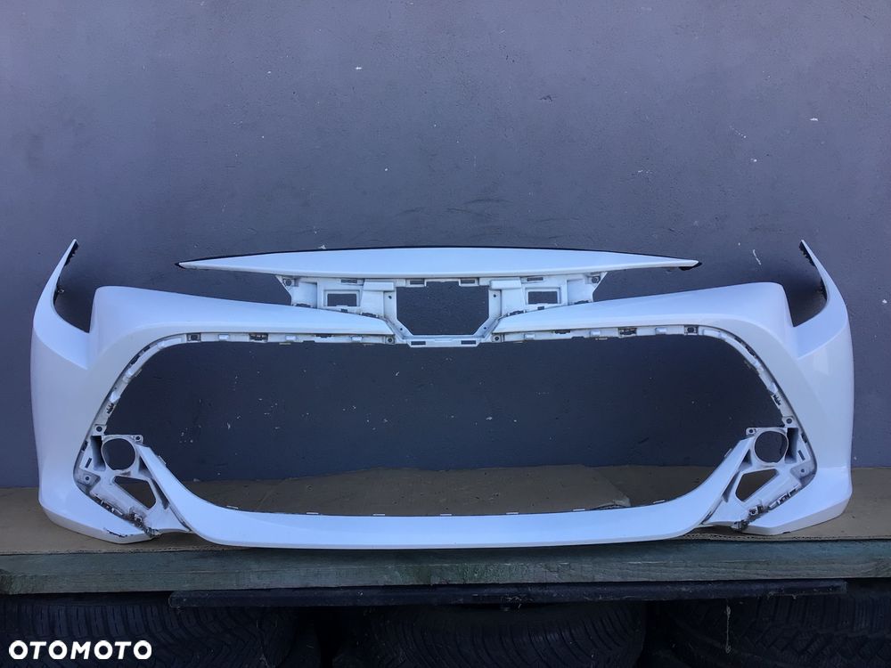 Zderzak przedni Toyota Corolla E21 HB Kombi - 1