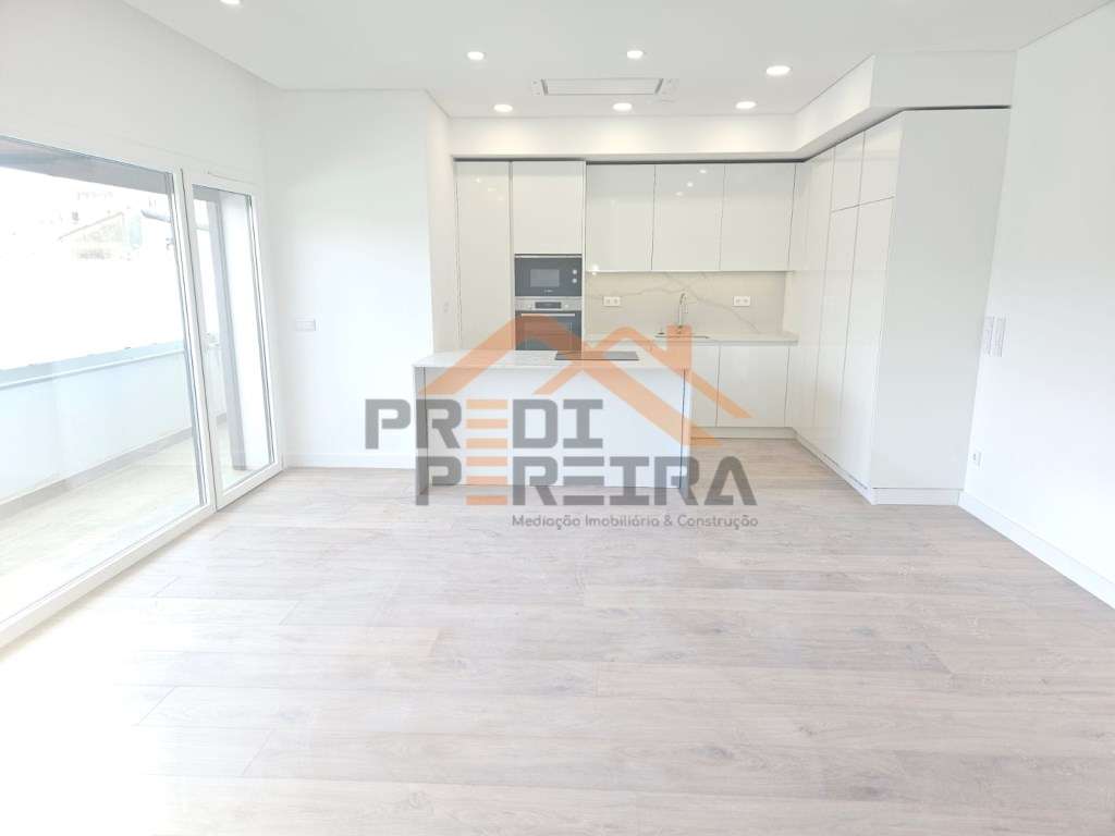 Situado no centro de Caneças, magnífico apartamento T3 com terraço ... - Grande imagem: 5/41