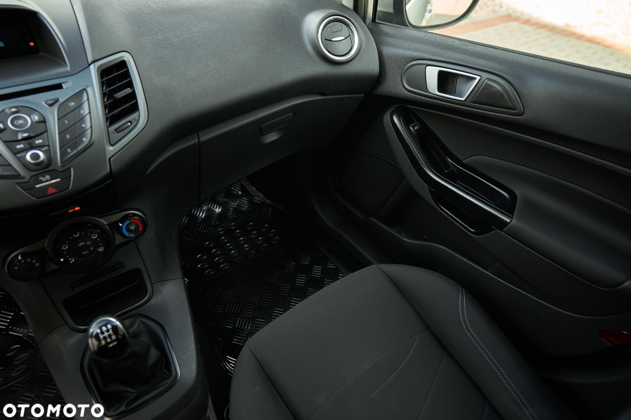 Ford Fiesta - 25