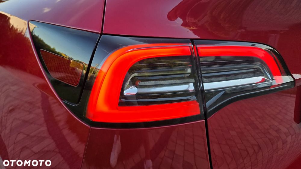 Tesla Model Y Long Range Dual Motor AWD - 19
