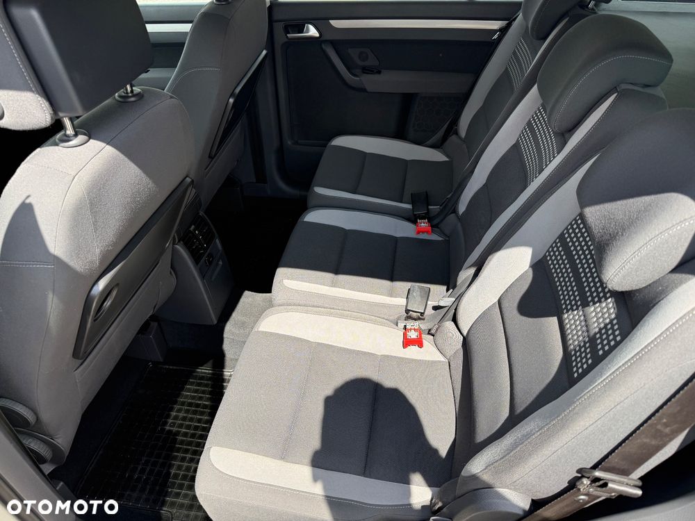 Volkswagen Touran 2.0 TDI Highline - 11
