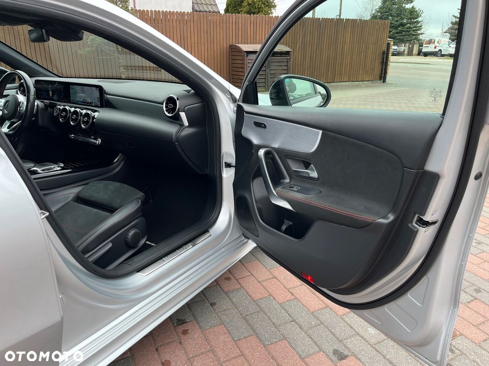Mercedes-Benz Klasa A 220 4-Matic AMG Line 7G-DCT - 21