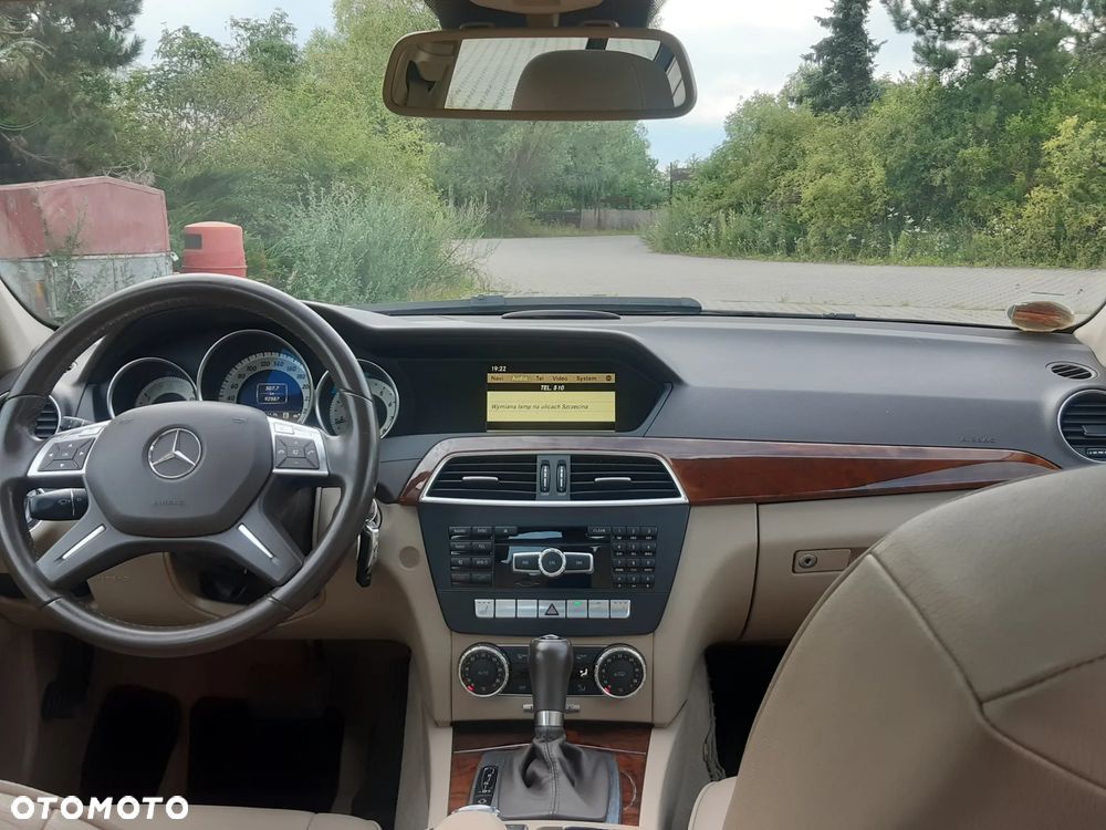 Mercedes-Benz Klasa C 180 CGI Automatik BlueEFFICIENCY - 21