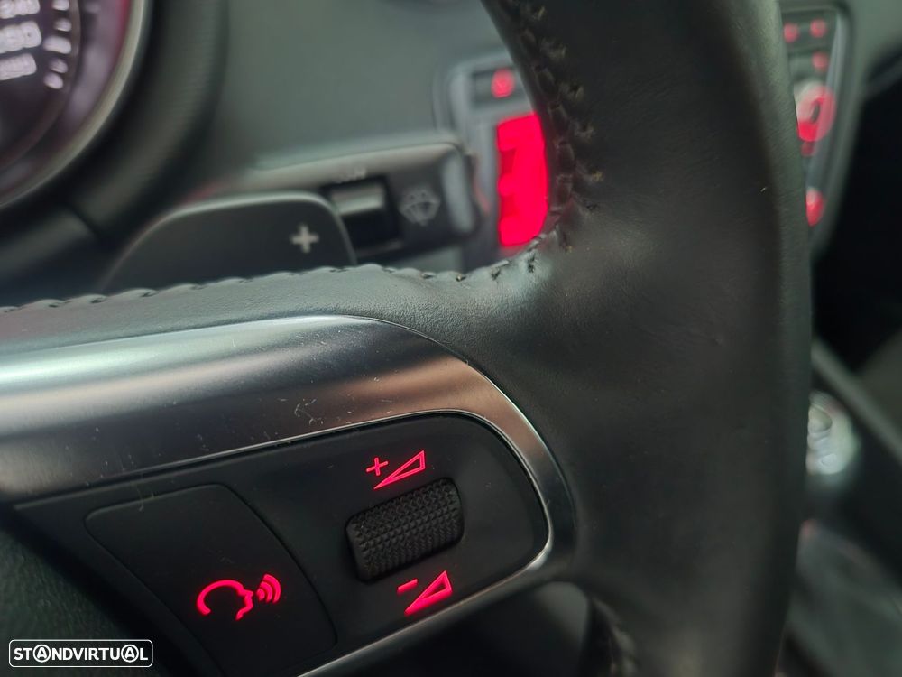 Audi TT Coupé 2.0 TDI quattro S tronic - 21