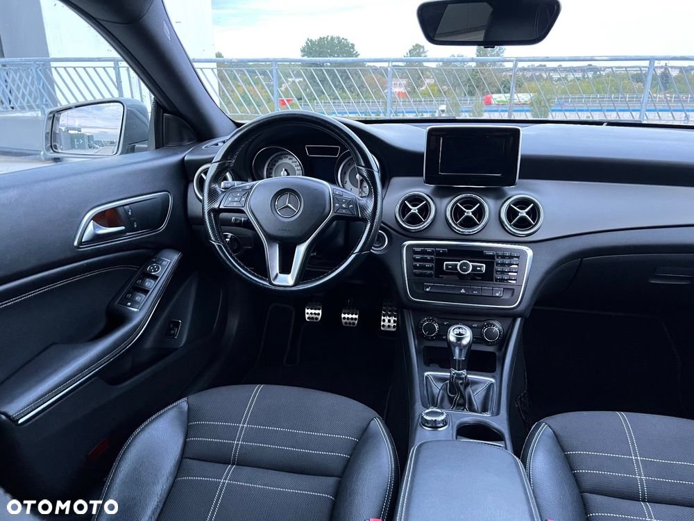 Mercedes-Benz CLA 180 BlueEffICIENCY Edition - 25