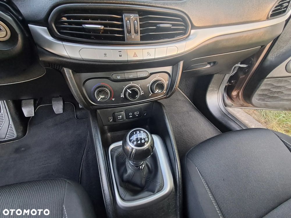 Fiat Tipo 1.4 T-Jet 16v Sport - 22