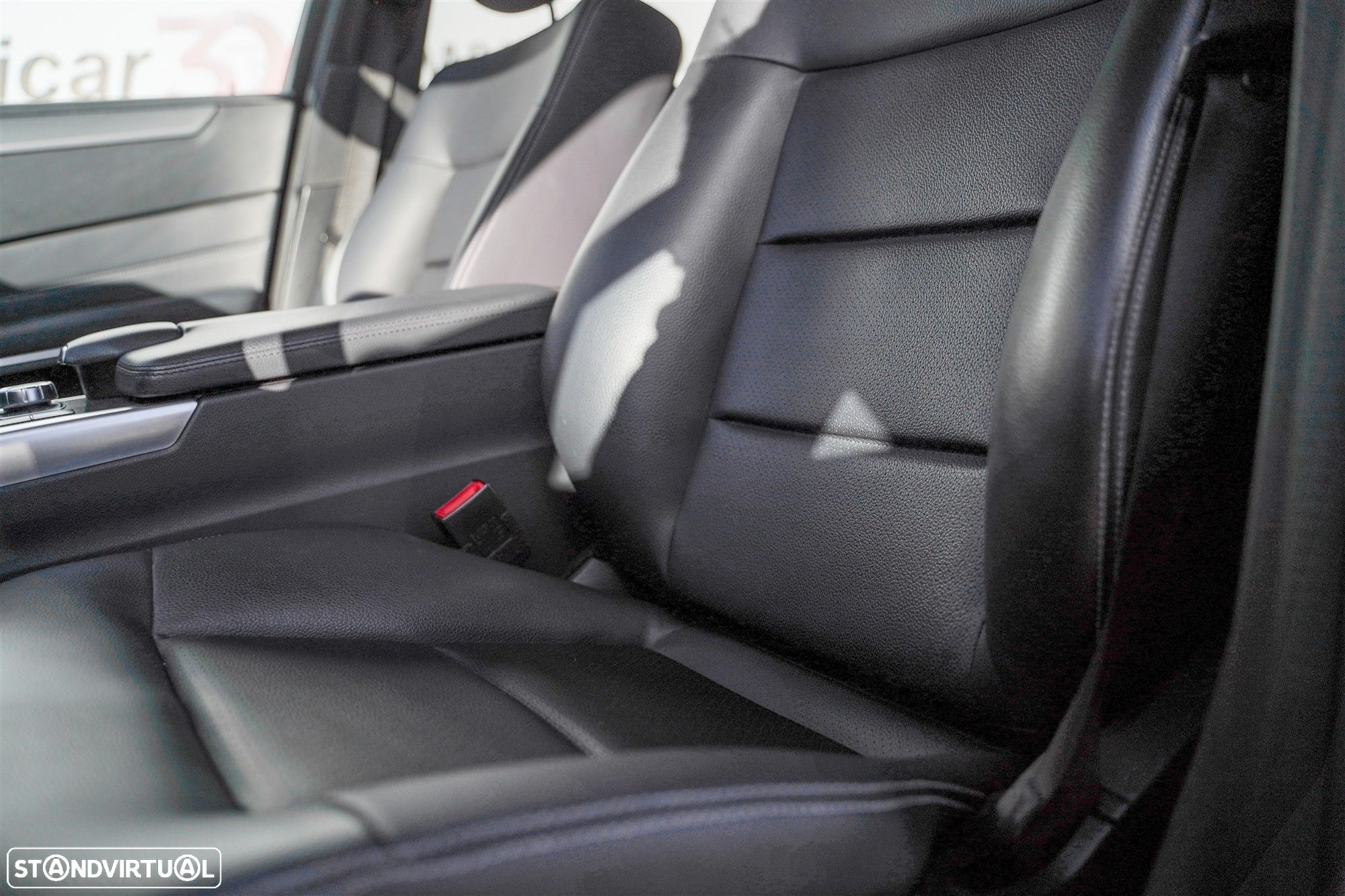 Mercedes-Benz E 300 Bluetec Hybrid Avantgarde - 25