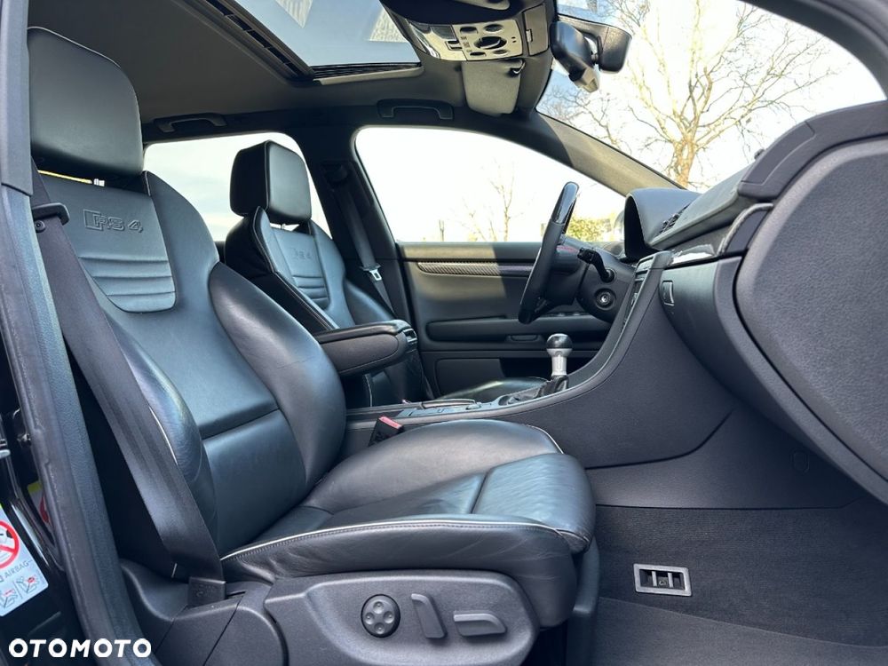 Audi RS4 Avant Avant - 32