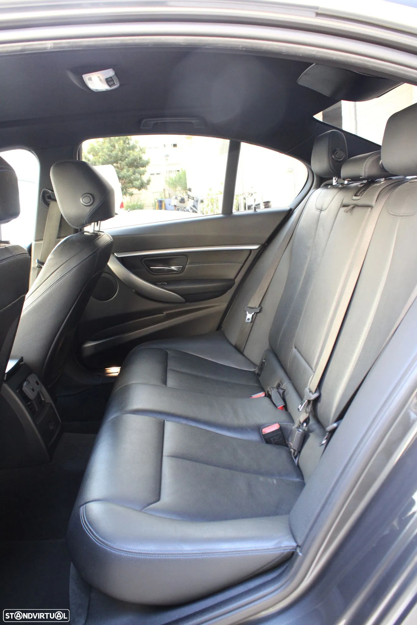 BMW 330 e iPerformance Pack M - 29
