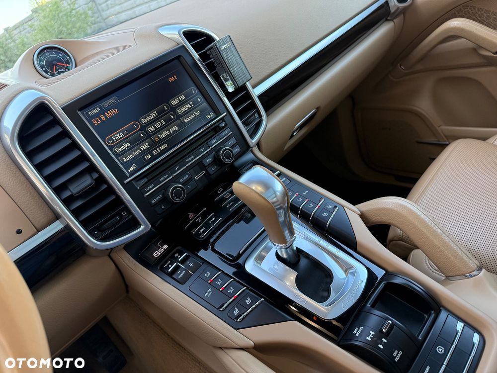 Porsche Cayenne Platinum Edition - 14