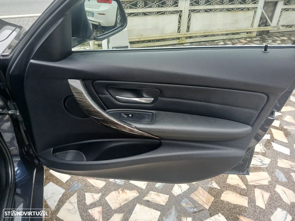 BMW 320 d Line Luxury - 23