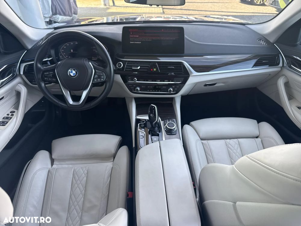 BMW Seria 5 530e xDrive Aut. - 24