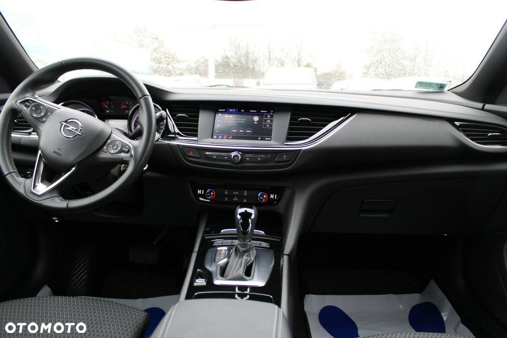 Opel Insignia - 18