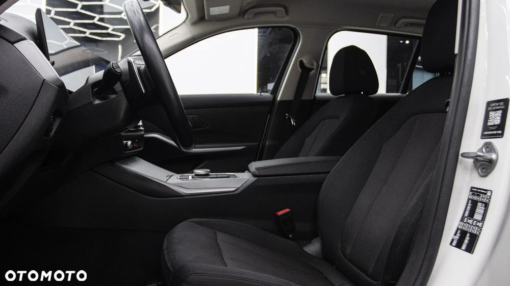 BMW Seria 3 318i Sport Line - 13