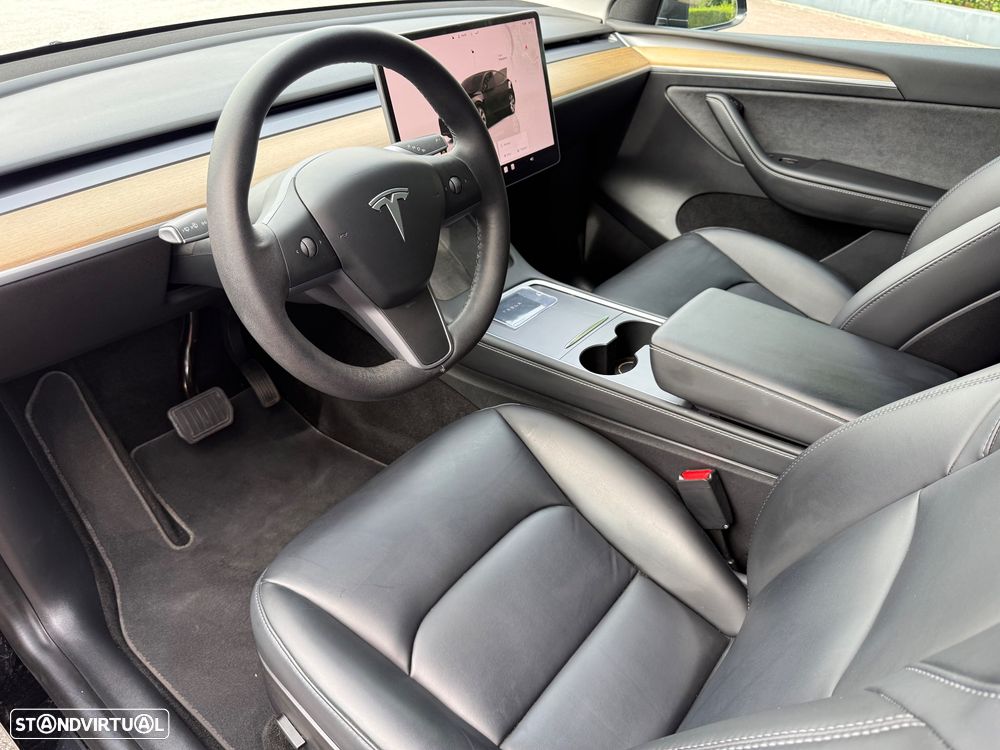 Tesla Model Y - 9
