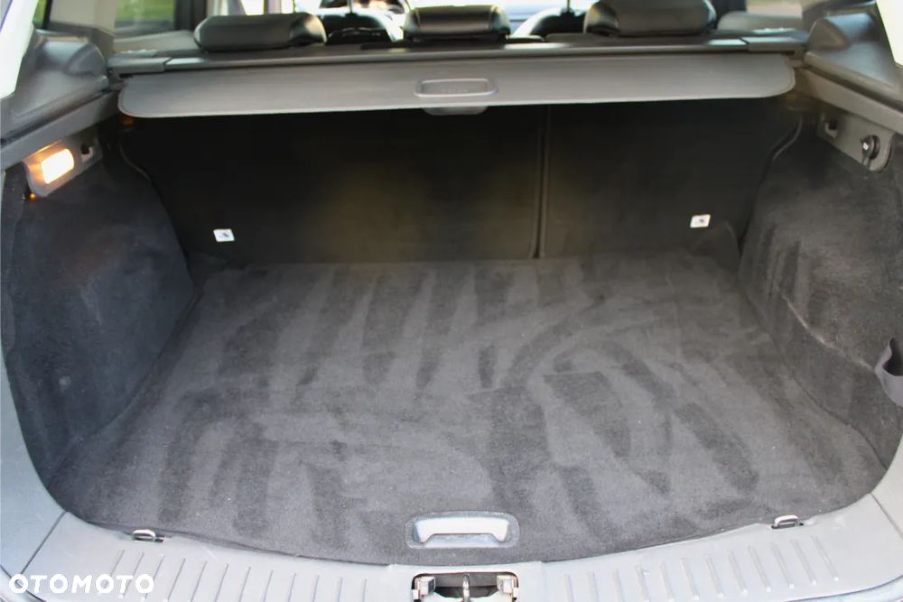 Ford Kuga 2.0 TDCi 2x4 Titanium - 12