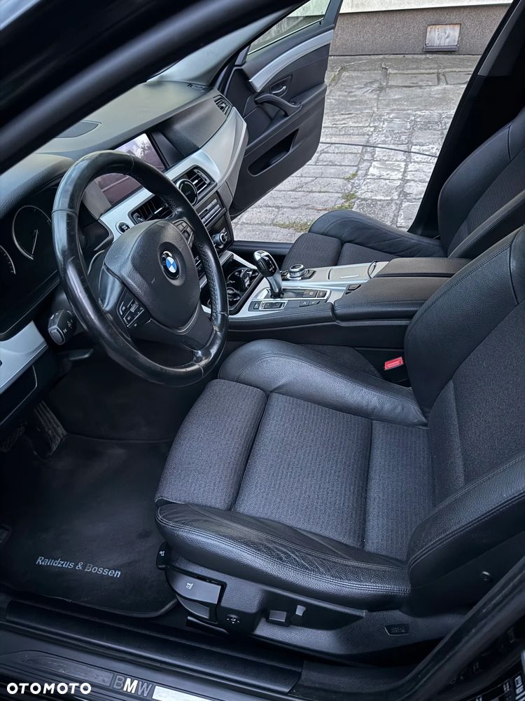 BMW Seria 5 530d xDrive - 13