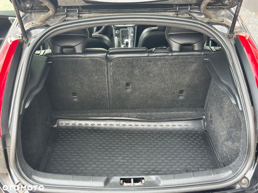 Volvo V40 D2 Drive-E R-Design Momentum - 24