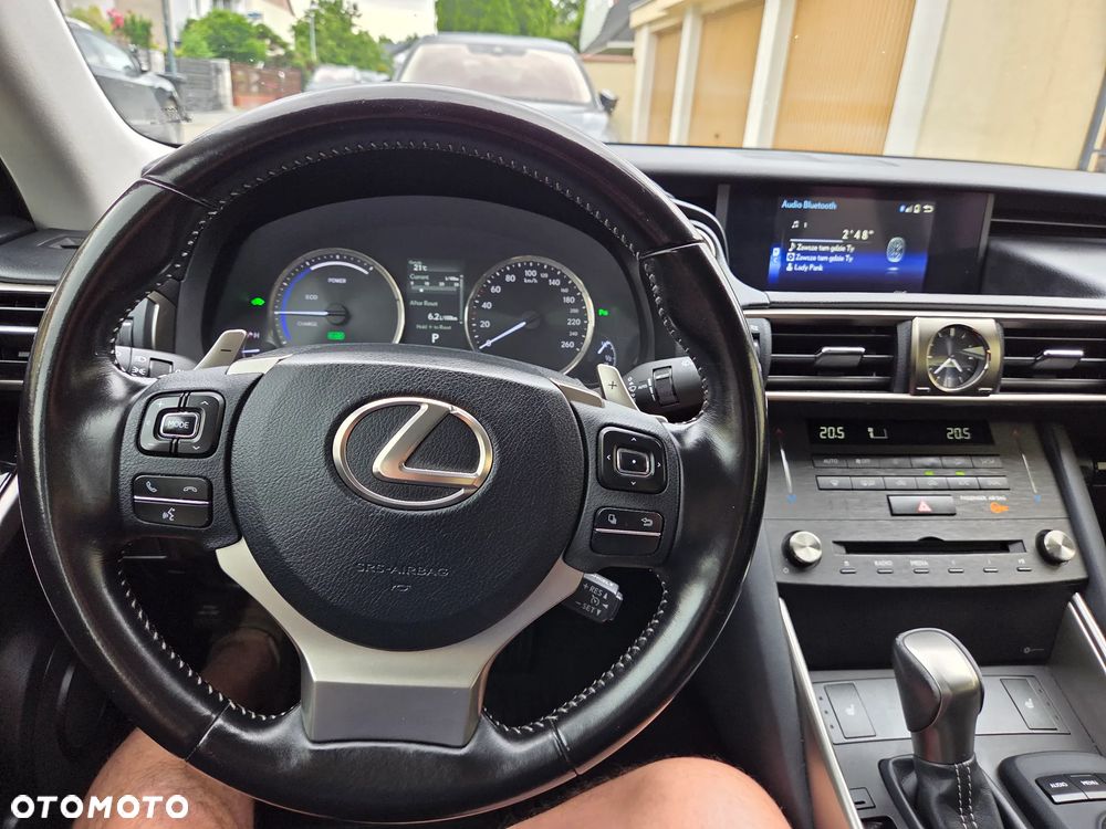 Lexus IS 300h Business Edition - 15