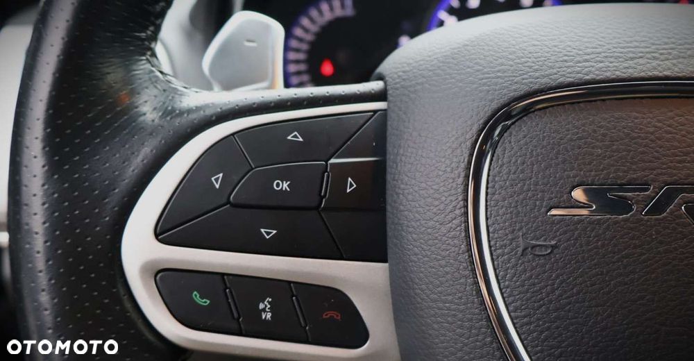 Jeep Grand Cherokee - 24